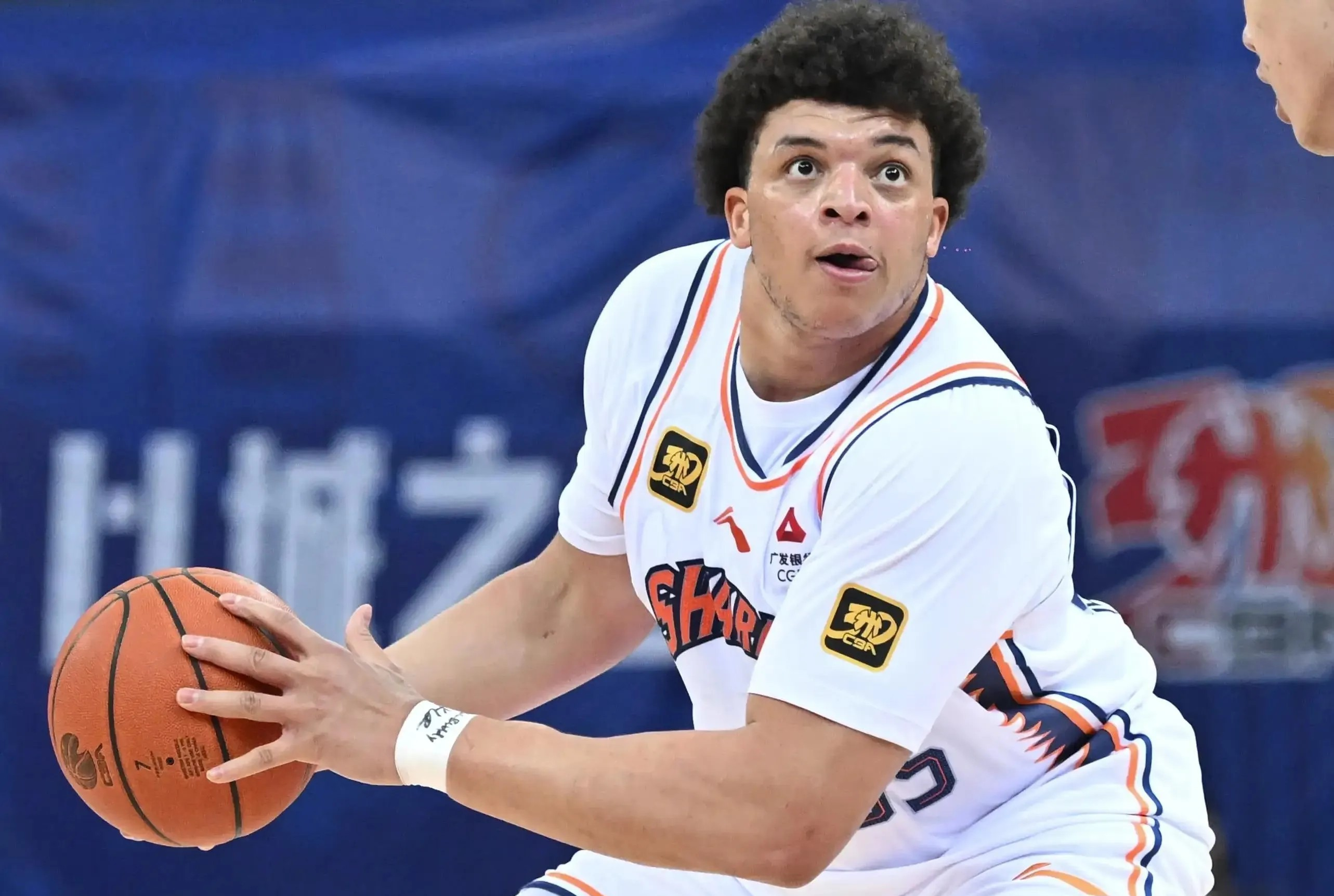 英雄联盟台服官网地址一览-转折点!广东宏远造点机会;意大利杯赛前攻防权衡;气氛紧张;资深球员宣示担当的简单介绍