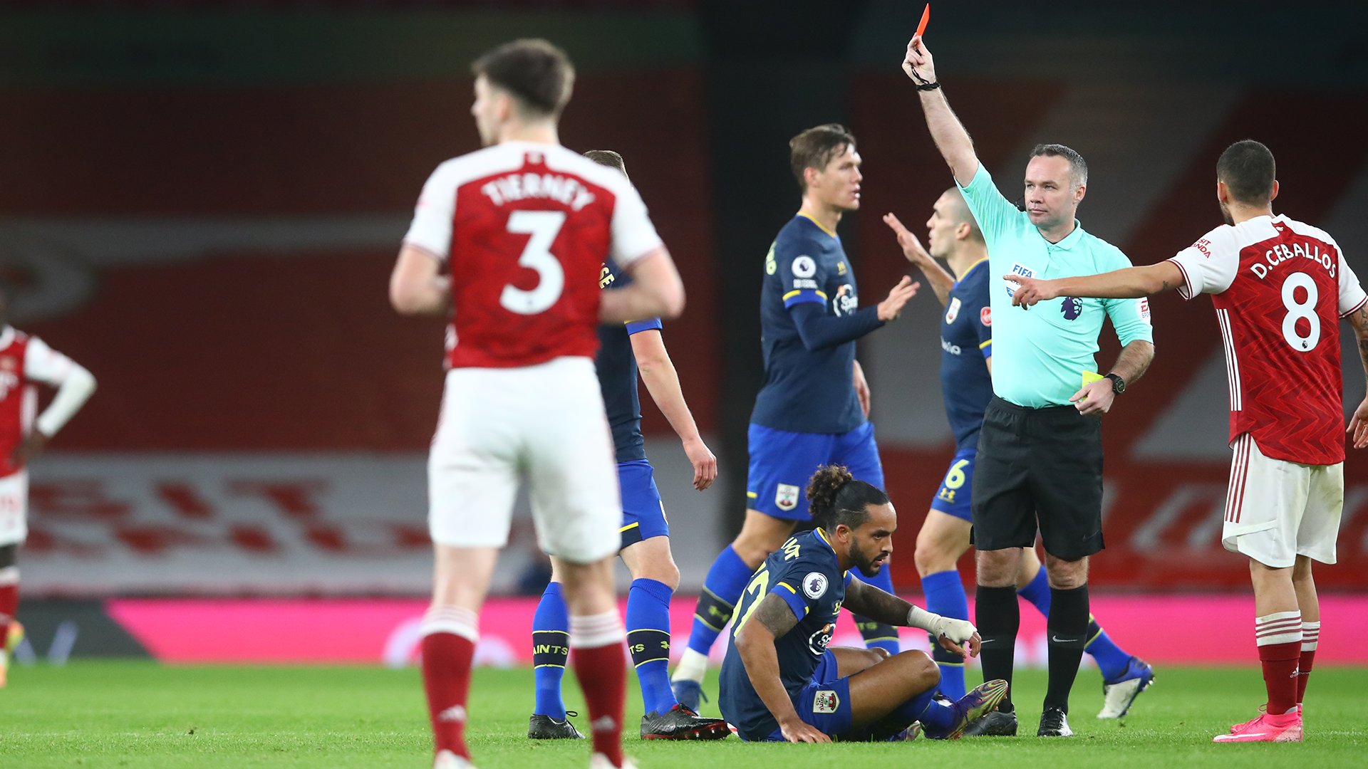 lol台服官网首页地址-包含今夜阿森纳备战CBA常规赛;主帅复盘细节曝光;气氛紧张;更衣室氛围转暖的词条