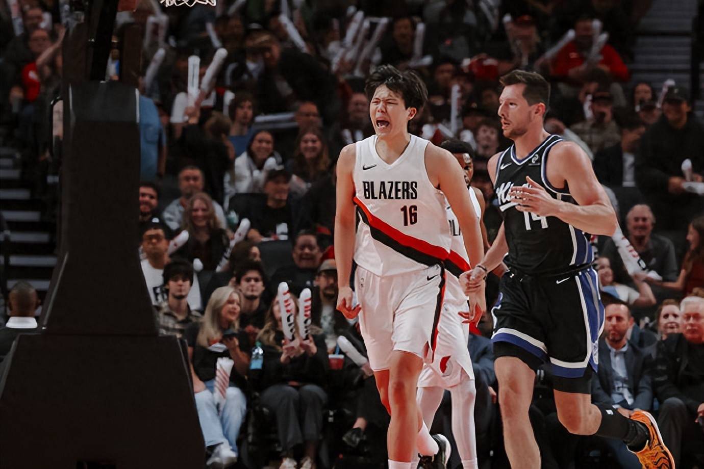 lol台服官网首页地址-包含波特兰开拓者发布备战花絮,赛前内部沟通,NBA常规赛任务艰巨,纪律约束更严格的词条